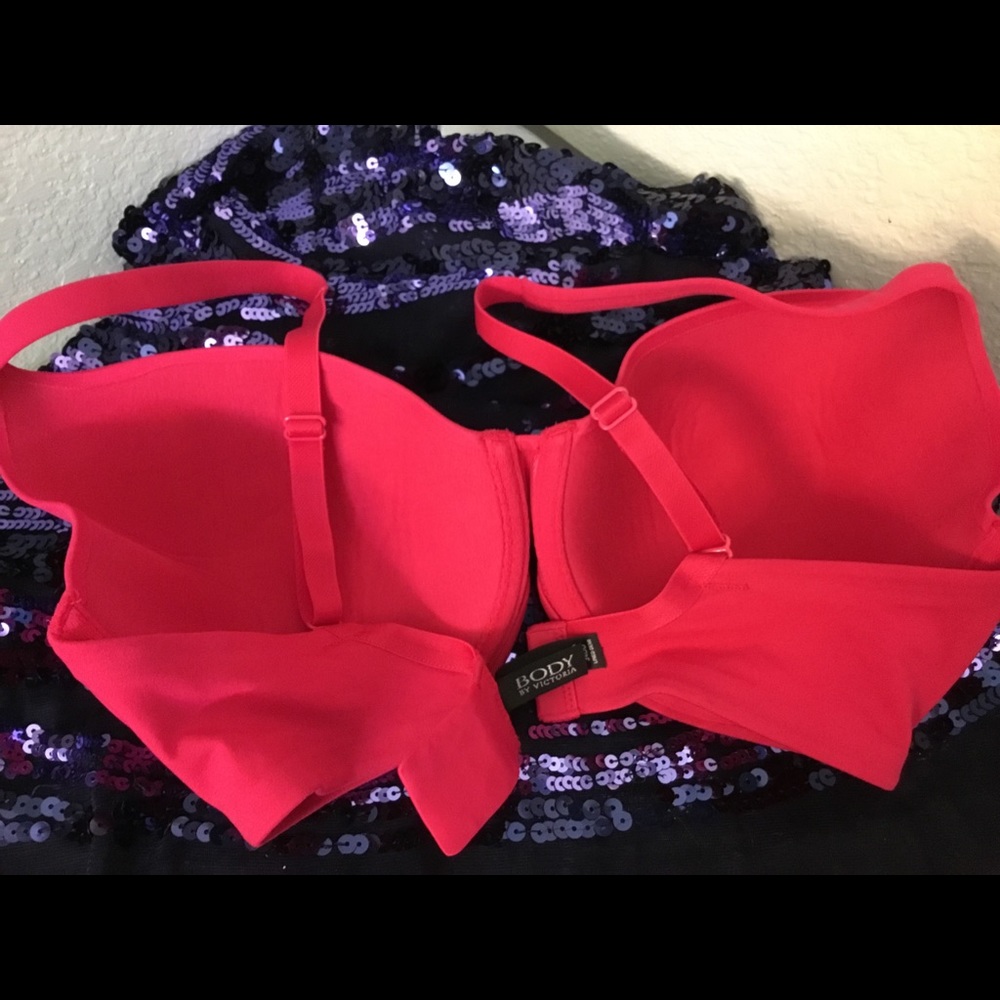 Victoria Secret - Picture 3 of 4